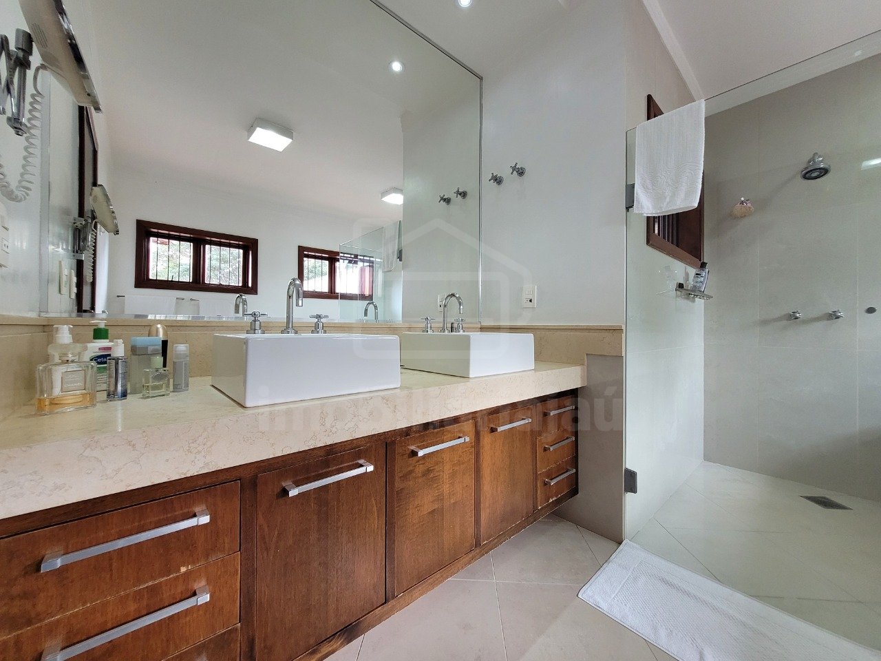 Casa à venda no Jardim Diamante com 3 suítes (51)