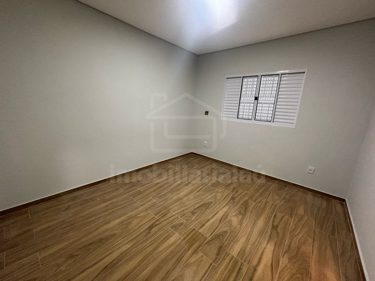 ie8lZI24l6831_1478667c1b3cdc9aa0