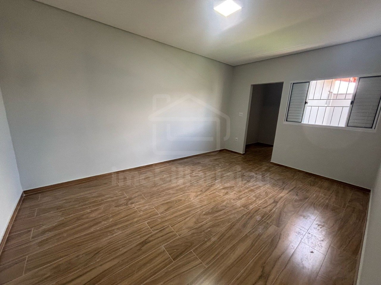 ie8lZI24l6831_1478667c1b3d2d568f