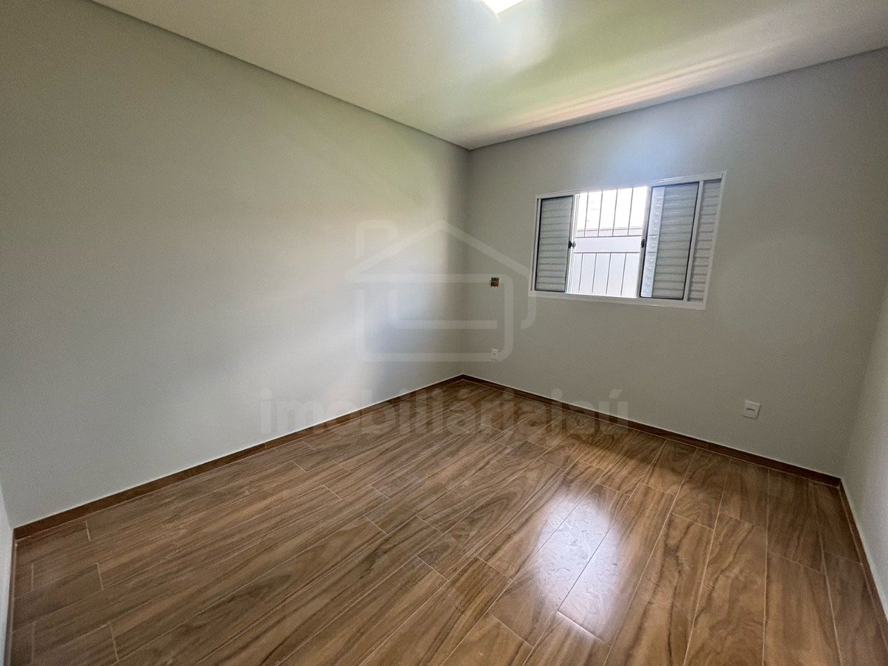 ie8lZI24l6831_1478667c1b3dc3e151