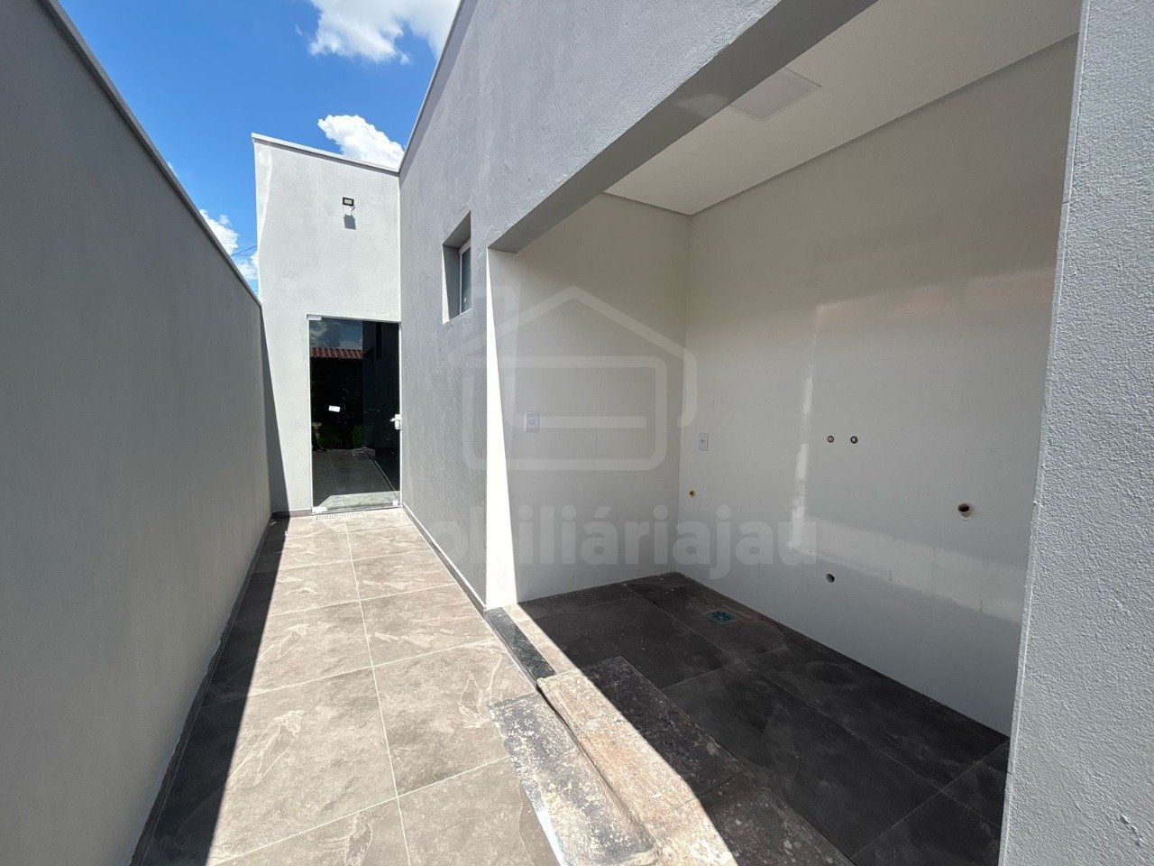 ie8lZI24l6831_1478667c1b3e244f9a